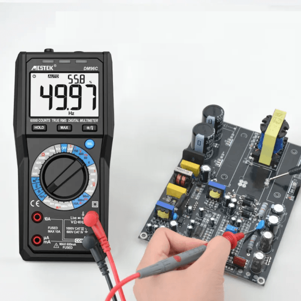 Professional multimeter with True-RMS and temperature measurement up to 1000°C.