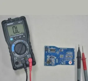 This diagram shows how to properly test a circuit with a multimeter and how to measure resistance with a multimeter.