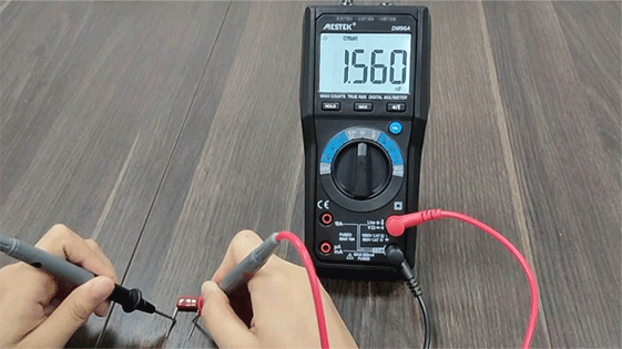 The image illustrates how to identify positive and negative wires with a multimeter.